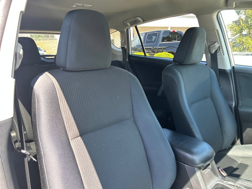 Used 2016 Toyota RAV4 LE FWD image 12