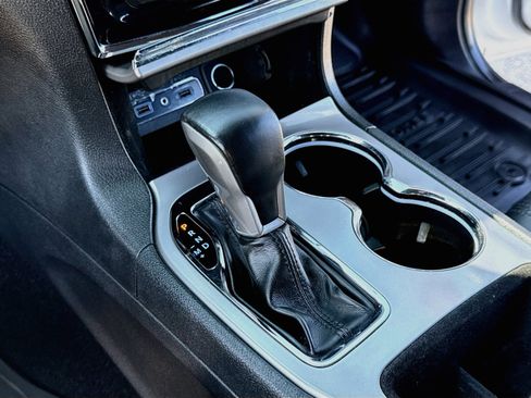 Used 2021 Jeep Grand Cherokee Laredo X AWD/4WD image 19