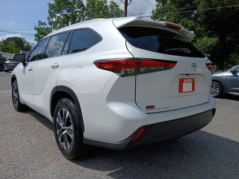 Used 2022 Toyota Highlander XLE FWD image 9