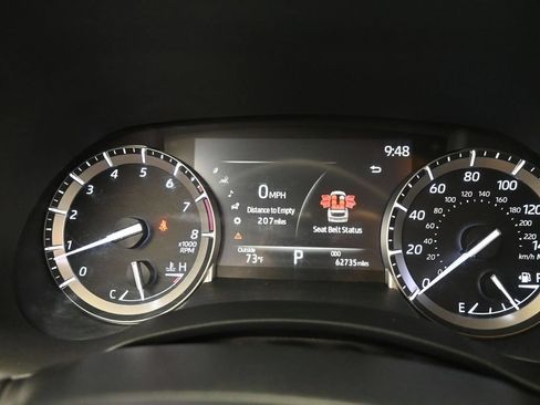 Used 2022 Toyota Highlander XLE AWD/4WD image 19