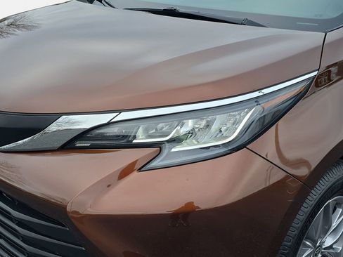 Used 2023 Toyota Sienna XLE image 31