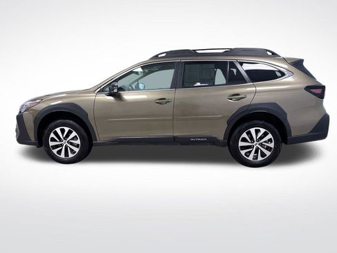 Used 2025 Subaru Outback Premium image 11