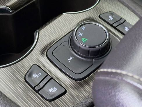 Used 2023 GMC Acadia SLT image 24