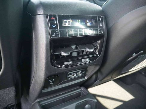 Certified 2025 Jeep Grand Cherokee L Limited w/ Trailer Tow Package AWD/4WD image 15
