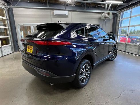 Used 2024 Toyota Venza LE AWD/4WD image 5