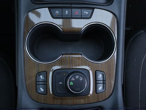Used 2023 GMC Acadia SLE w/ Driver Convenience Package AWD/4WD image 19