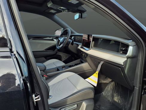 New 2026 Volkswagen Tiguan SE R-Line AWD/4WD image 18