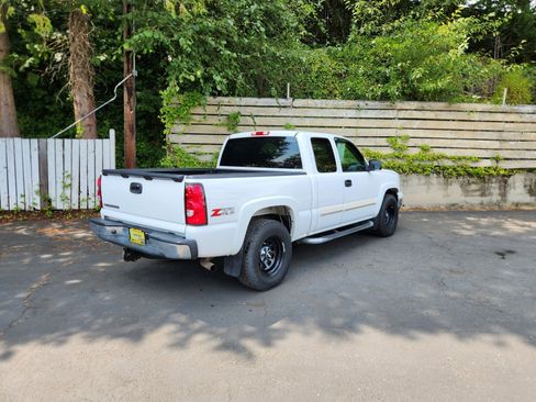 Used 2006 Chevrolet Silverado 1500 LT w/ Onstar Plus Package AWD/4WD image 19