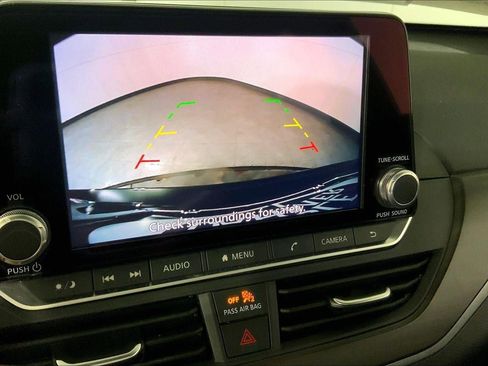 Used 2025 Nissan Altima 2.5 SV FWD image 21