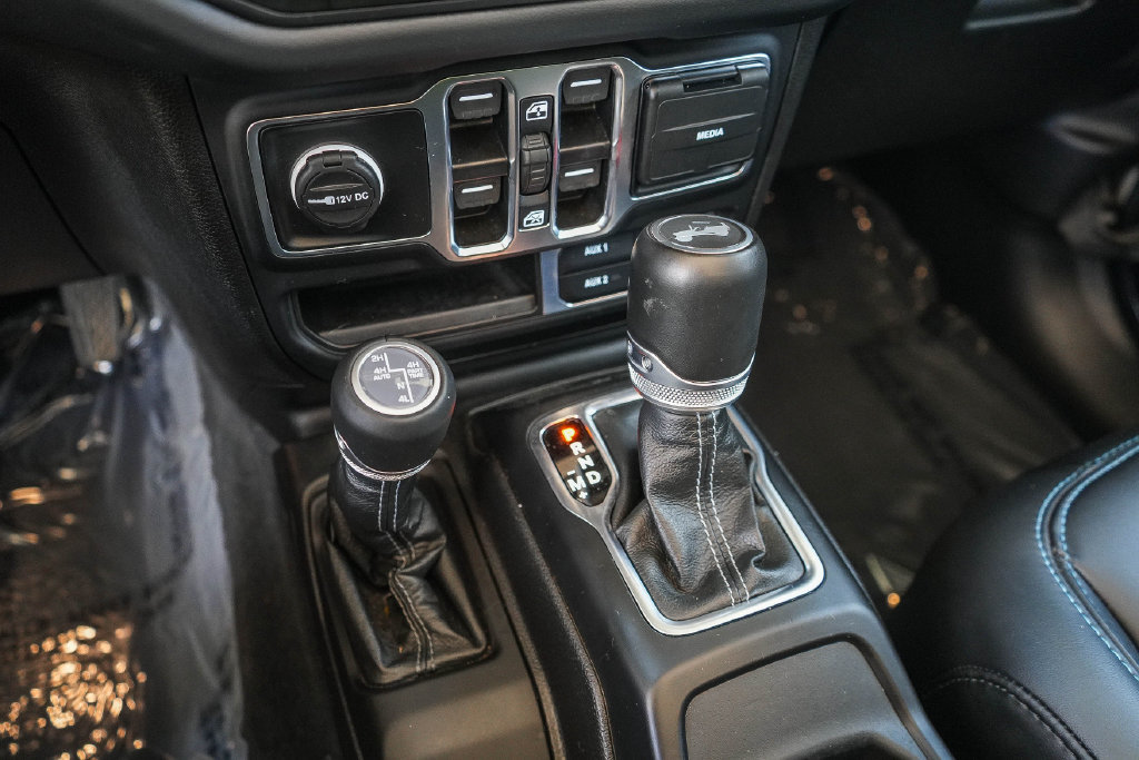Used 2024 Jeep Wrangler High Altitude AWD/4WD image 16