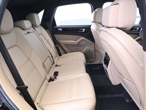 Used 2019 Porsche Cayenne E-Hybrid image 18