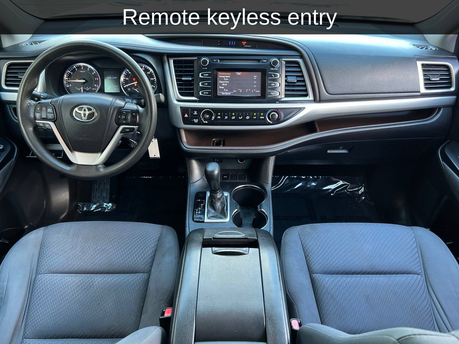 Used 2014 Toyota Highlander LE FWD image 2