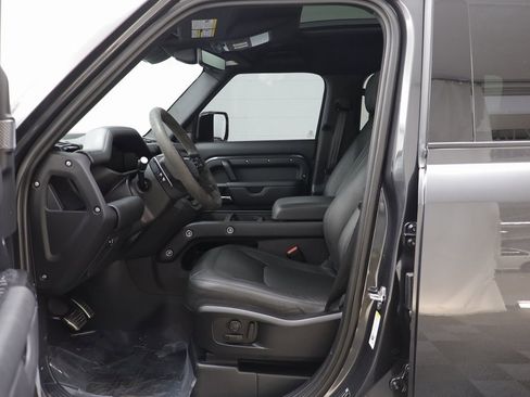 Used 2023 Land Rover Defender 110 V8 image 5
