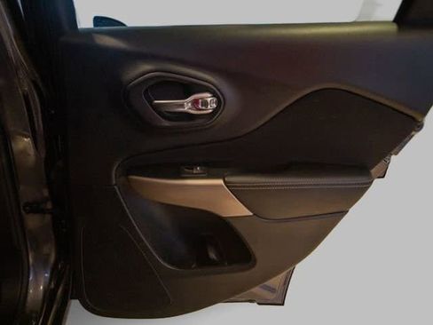 Used 2017 Jeep Cherokee Latitude w/ Cold Weather Group image 14