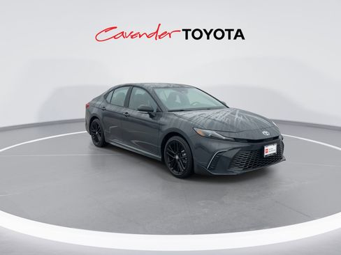 Used 2026 Toyota Camry SE w/ Convenience Package image 2