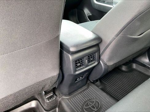 Used 2022 Toyota RAV4 XLE image 10