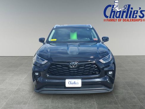 Used 2023 Toyota Highlander XLE AWD/4WD image 2