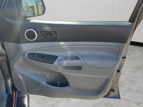 Used 2013 Toyota Tacoma PreRunner w/ TRD Sport Pkg image 12