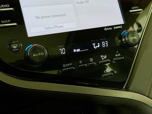 Used 2019 Toyota Camry XLE image 16