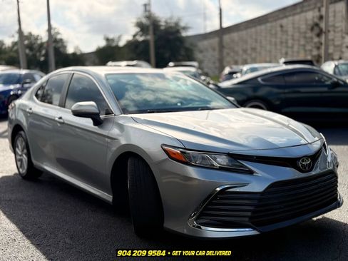 Used 2022 Toyota Camry LE FWD image 10