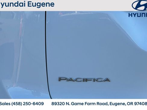 Used 2024 Chrysler Pacifica Touring-L image 34