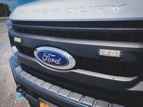 Used 2020 Ford F250 XL w/ Power Equipment Group AWD/4WD image 2
