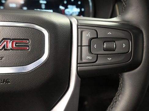 Used 2024 GMC Yukon XL SLT image 36