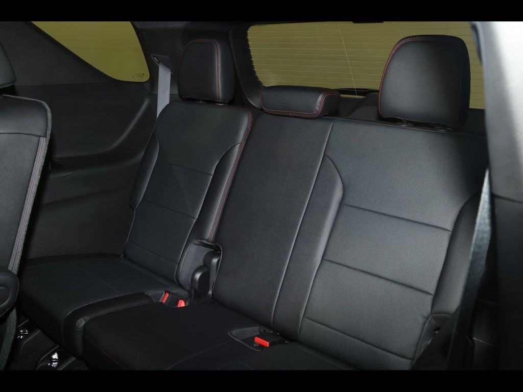 Certified 2026 Chevrolet Traverse RS w/ LPO, Floor Liner Package AWD/4WD image 25