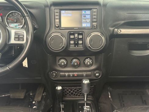 Used 2017 Jeep Wrangler Unlimited Sport AWD/4WD image 15