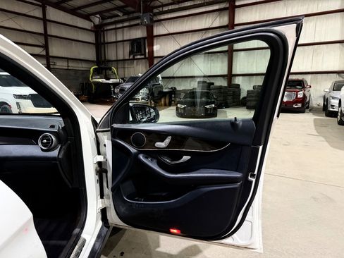 Used 2018 Mercedes-Benz GLC 300 image 24