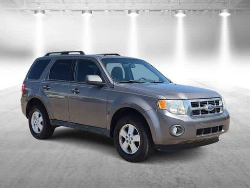 Used 2012 Ford Escape XLT FWD image 2