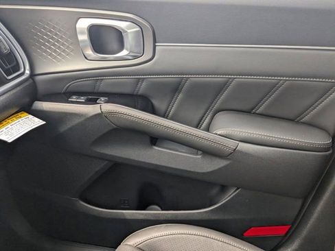 Used 2024 Kia Sorento SX image 16