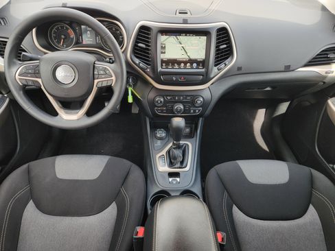 Used 2018 Jeep Cherokee Latitude AWD/4WD image 25