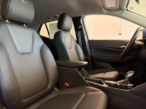 Used 2025 Buick Encore GX Sport Touring w/ Advanced Technology Package image 28