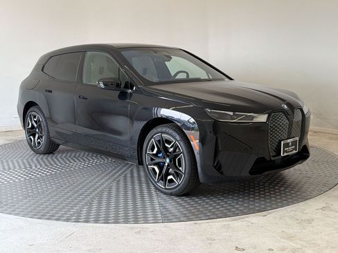 Used 2024 BMW iX xDrive50 w/ Sport Package AWD/4WD image 7