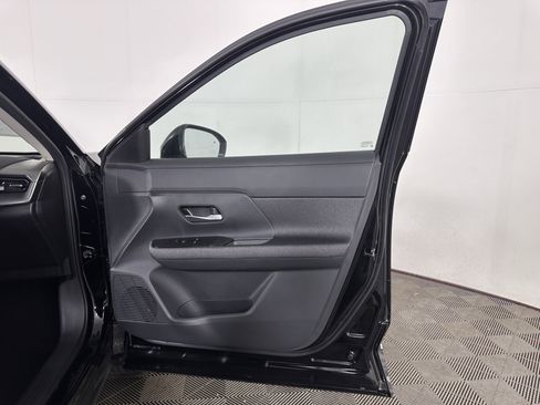 Used 2026 Nissan Kicks SV w/ Cold Weather Package AWD/4WD image 36