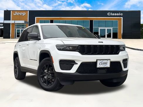 New 2025 Jeep Grand Cherokee Laredo image 1