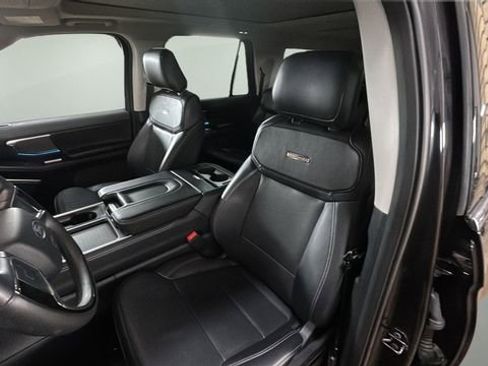 Used 2025 Ford Expedition Max Platinum image 8