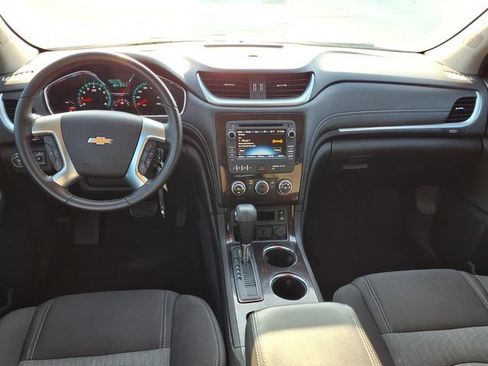 Used 2017 Chevrolet Traverse LT w/ Style and Technology Package FWD image 5