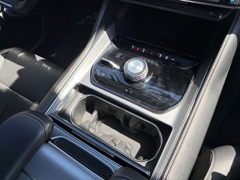 Certified 2024 Jeep Wagoneer Series II image 16