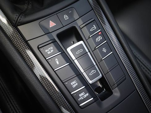 Used 2019 Porsche 911 Speedster RWD image 33