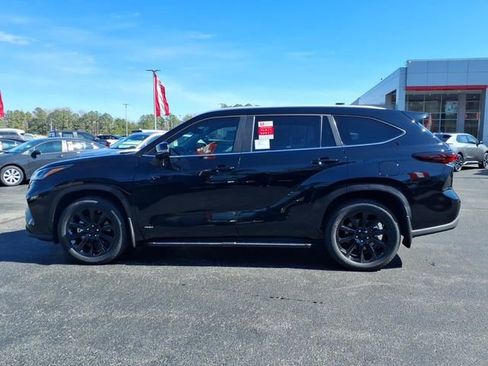 New 2026 Toyota Highlander XLE image 3