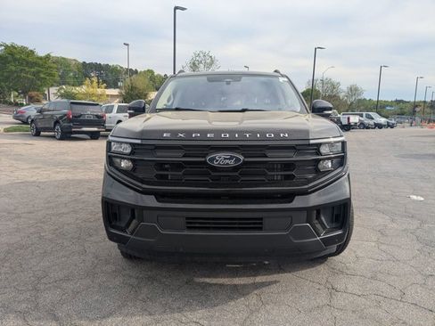Certified 2025 Ford Expedition Active RWD image 3