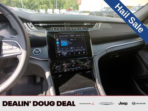 Used 2023 Jeep Grand Cherokee Altitude image 18