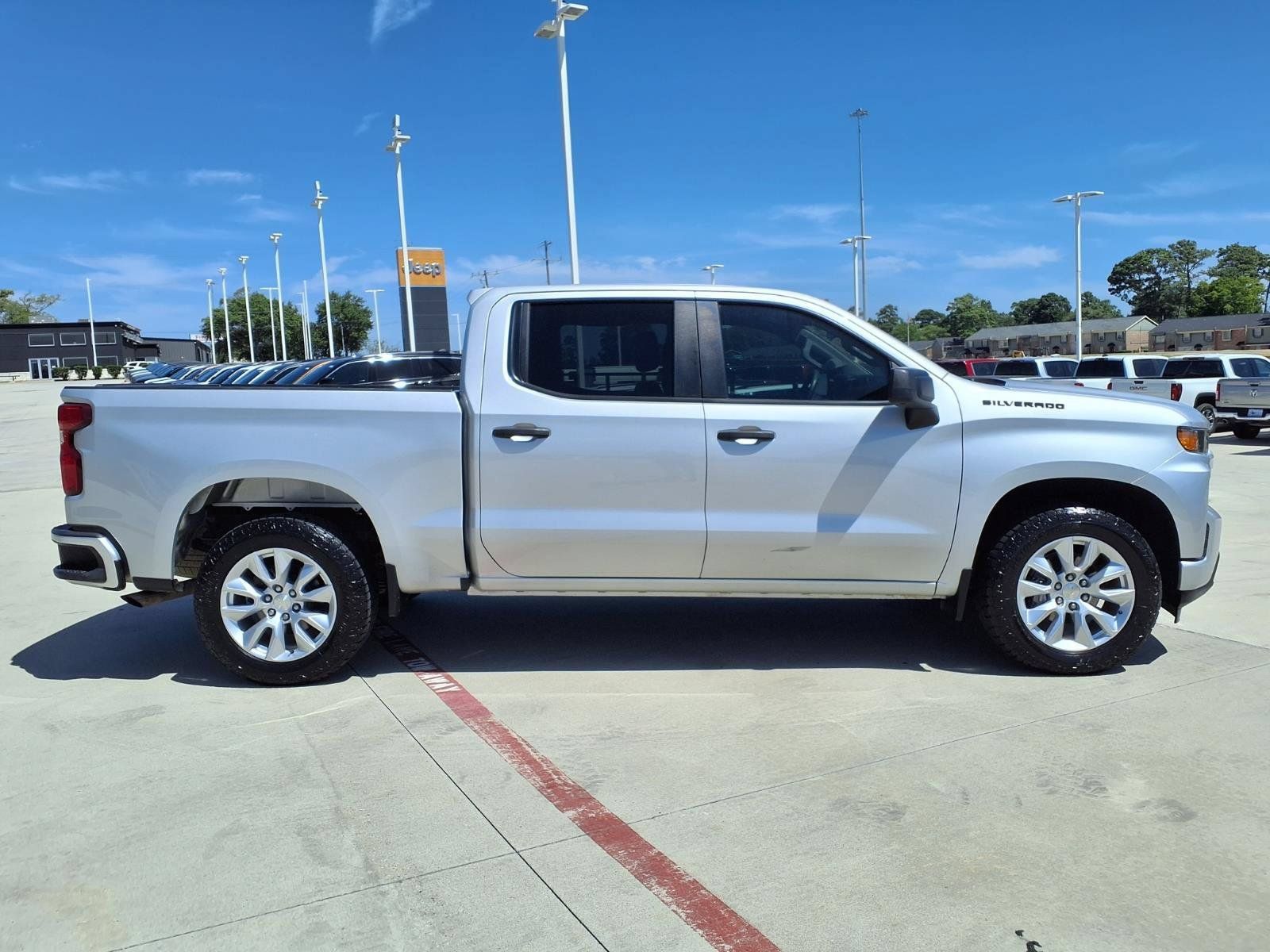 Used 2022 Chevrolet Silverado 1500 Custom w/ LPO, Dark Essentials Package RWD image 5