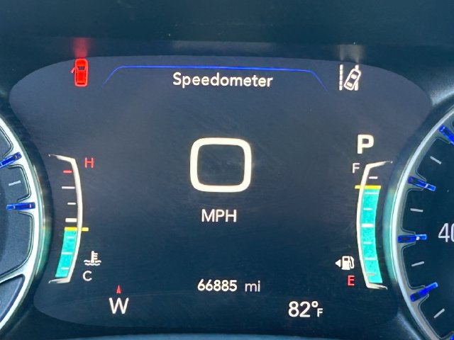 Used 2023 Chrysler Pacifica Touring-L FWD image 22