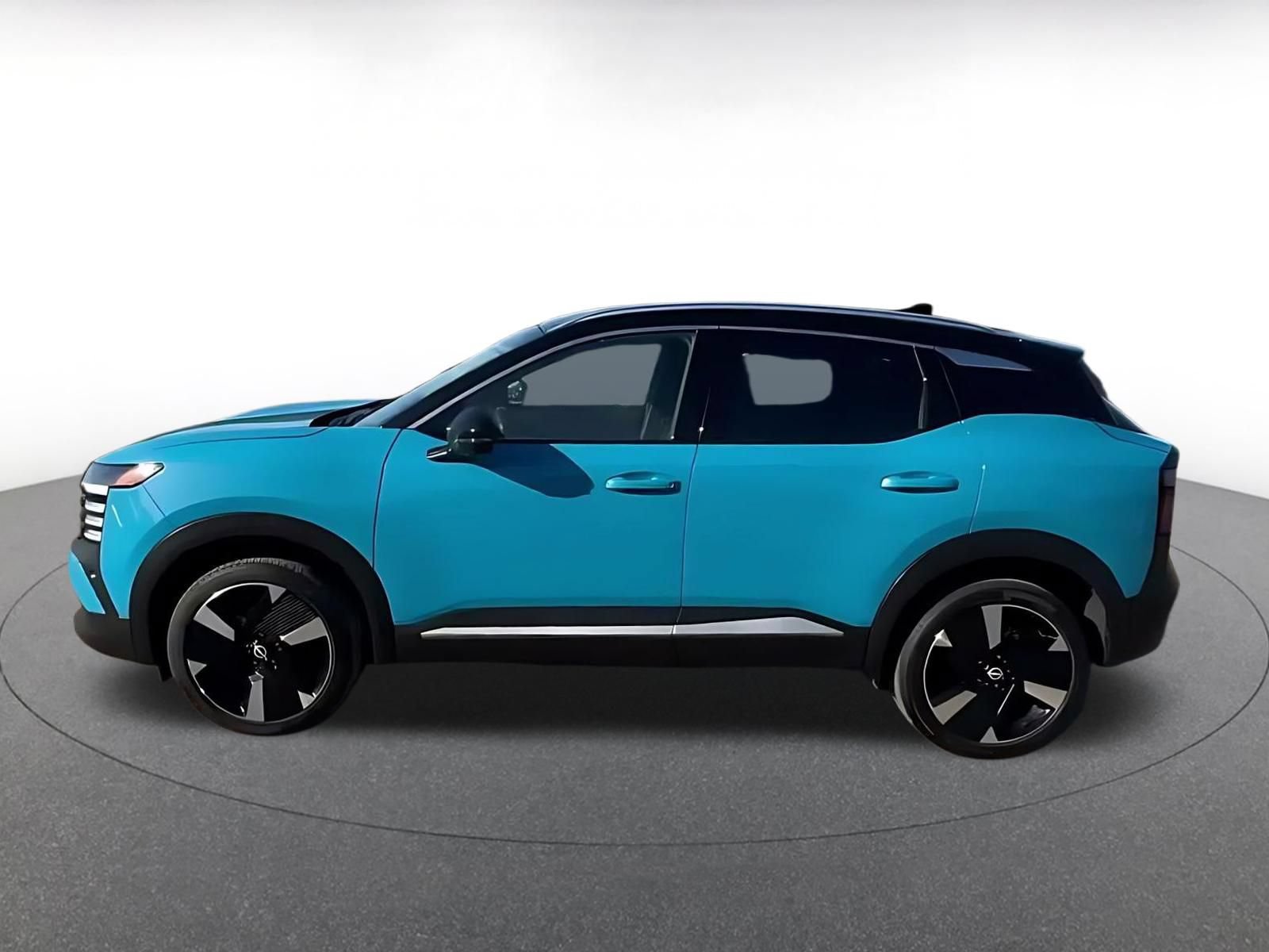 Used 2026 Nissan Kicks SR FWD image 9