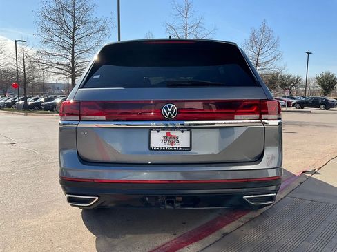Used 2025 Volkswagen Atlas SE image 7