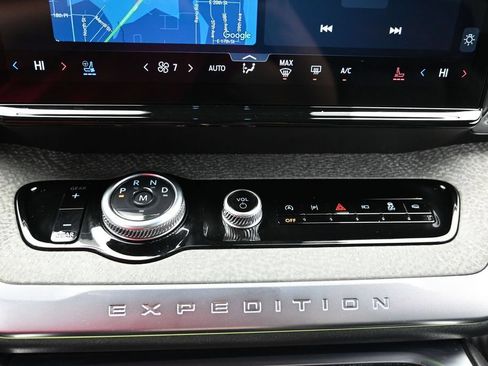 Used 2025 Ford Expedition Tremor AWD/4WD image 39
