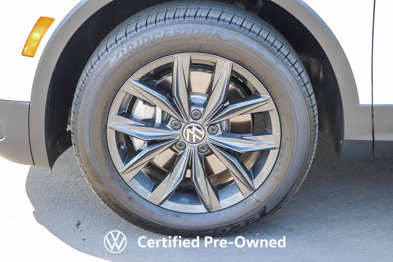 Used 2024 Volkswagen Tiguan SE AWD/4WD image 12